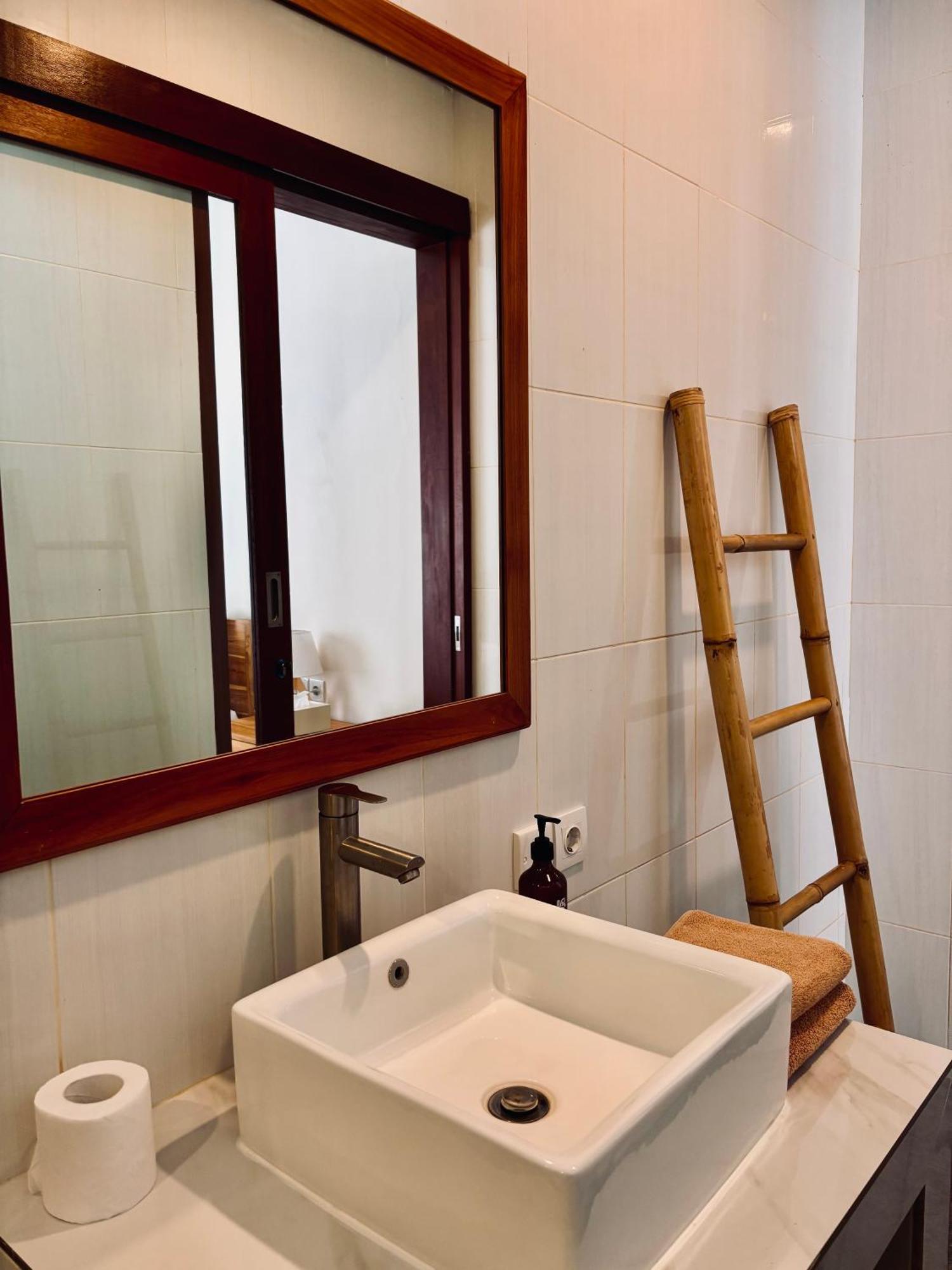 Kampana Homestay Uluwatu Exteriör bild